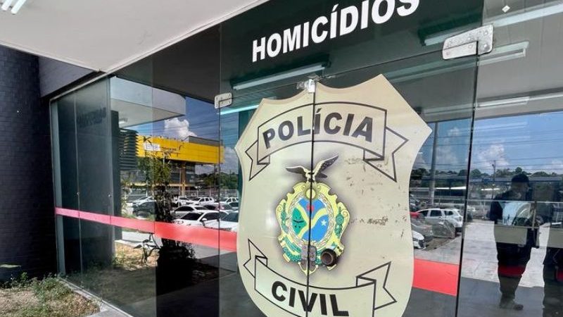 Briga em bar termina com um homem ferido a golpes de terçado e outro preso