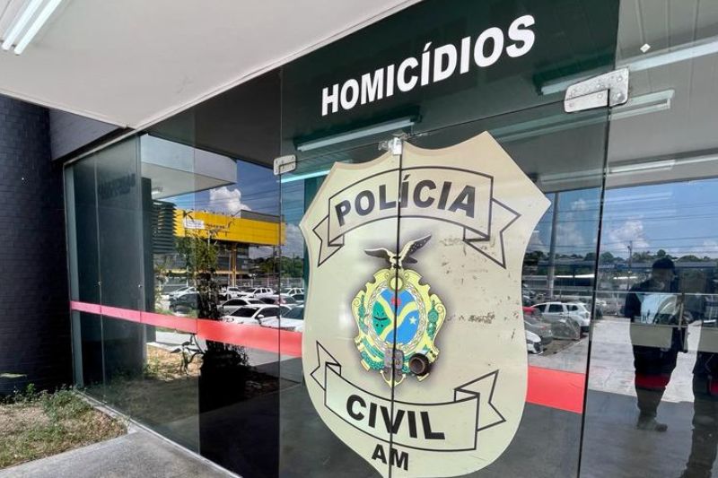 Briga em bar termina com um homem ferido a golpes de terçado e outro preso