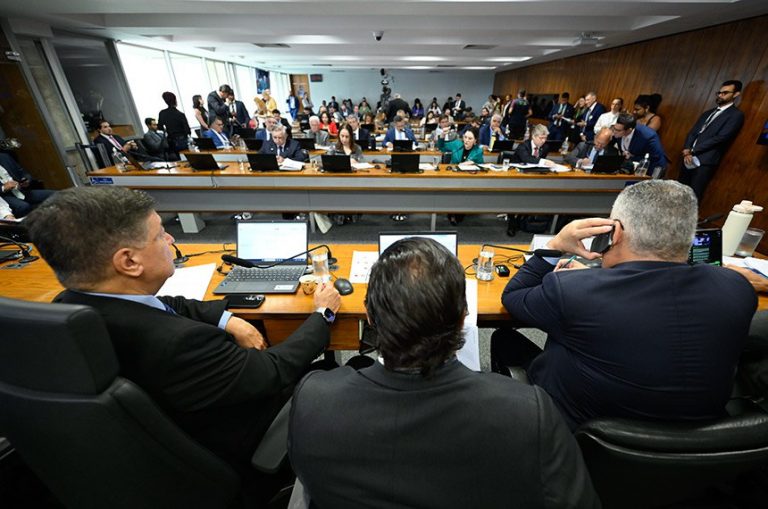 Criminalização da misoginia está na pauta do Plenário na terça