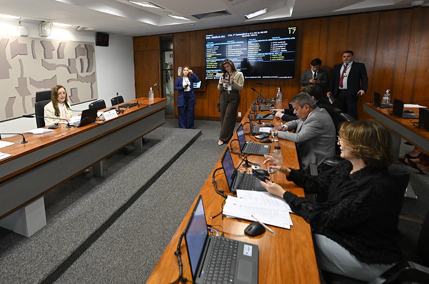 Vai ao Plenário projeto que reconhece estágio como experiência profissional