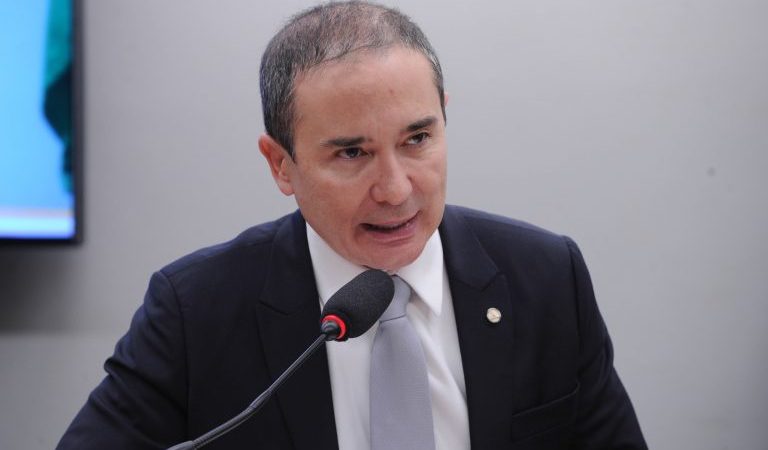 Projeto estabelece regras para reparação por dano moral