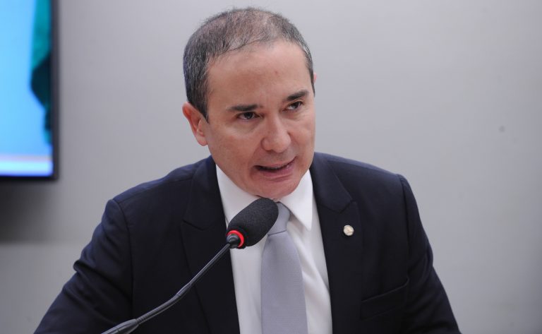 Projeto estabelece regras para reparação por dano moral