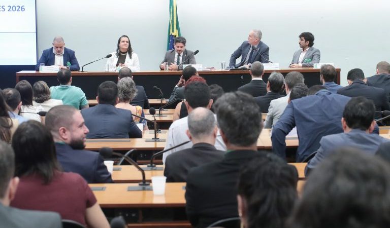 Projeto modifica Orçamento de 2026 para atender reestruturação da Receita Federal