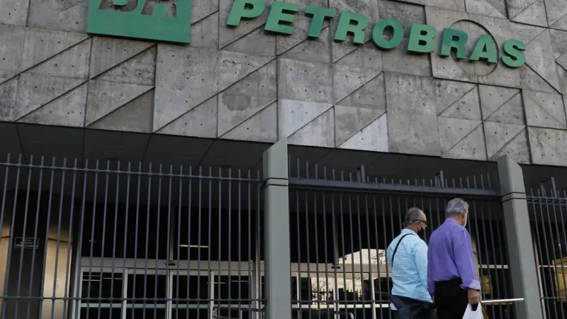 Petrobras aprova adesão a programa para conter alta do diesel
