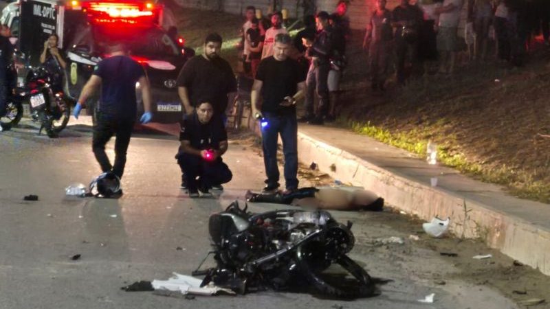 Pai morre e filho de 4 anos sobrevive a acidente em estrada do AM