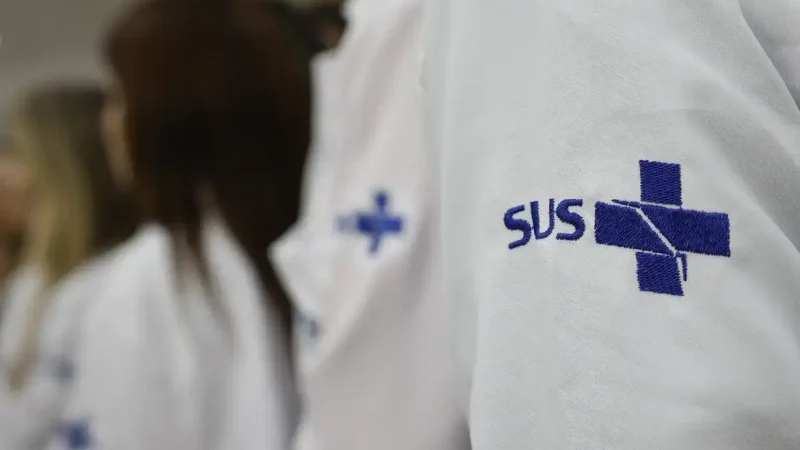 Março Azul: exames para rastrear câncer de intestino triplicam no SUS