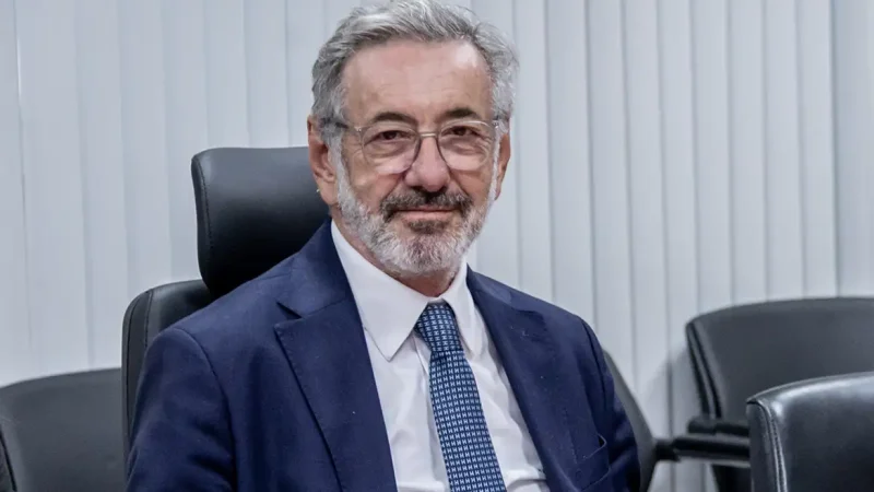 Novo ministro do Desenvolvimento apoia jornada de 40 horas