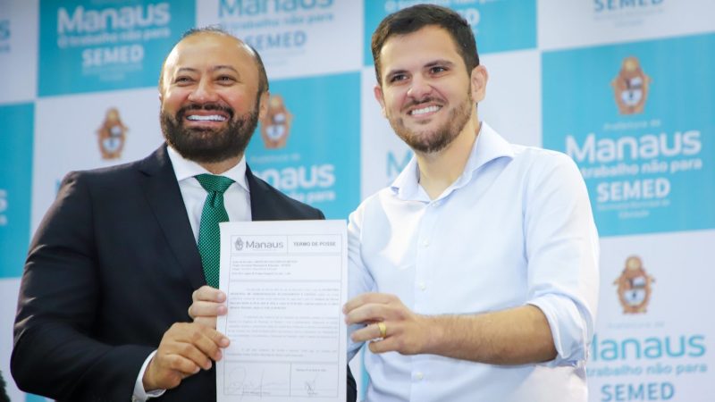 Prefeito Renato Junior dá posse a Arone Bentes como novo secretário da Semed e projeta avanços na rede municipal de ensino