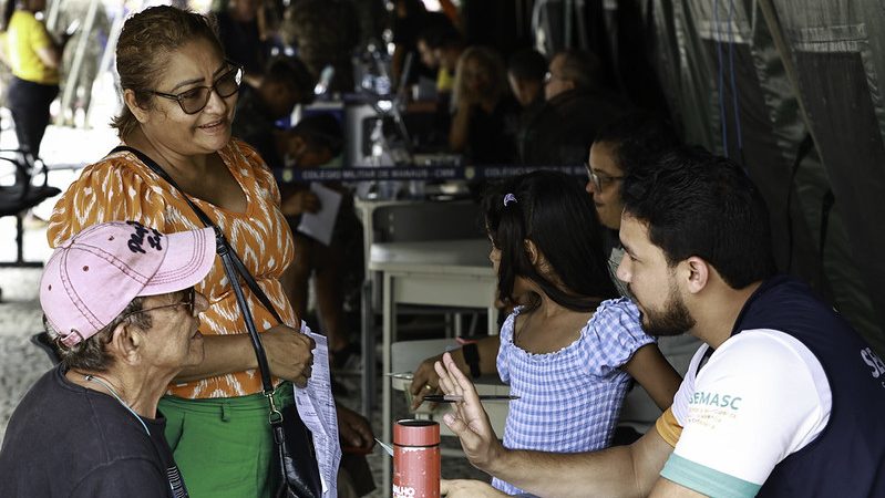 Prefeitura de Manaus leva serviços essenciais à população em ação na Ponta Negra