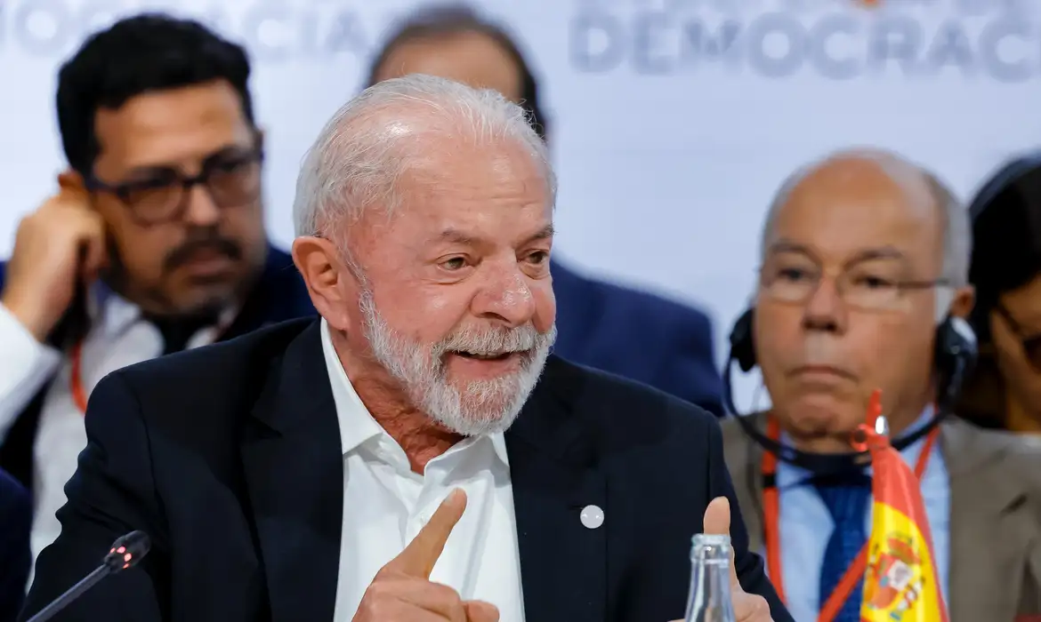 Lula defende fim da 6×1 e diz que ganhos não podem valer só para ricos