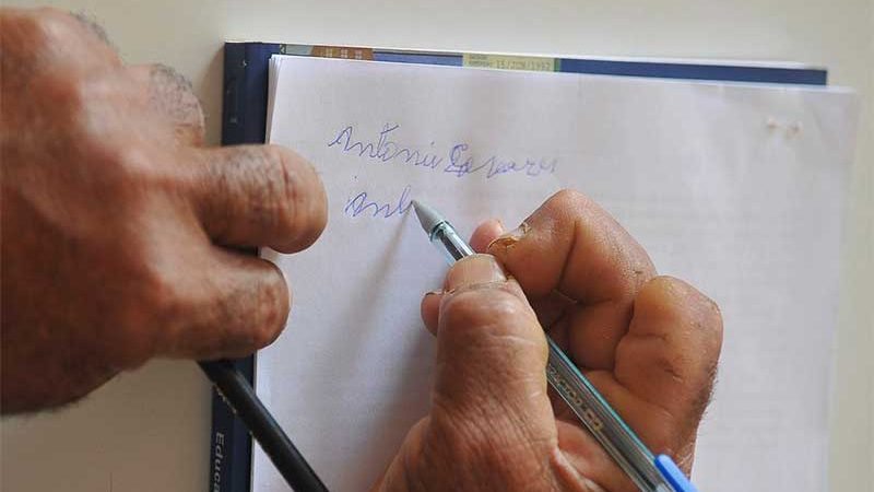 Governo lança cadastro para ampliar EJA e reduzir analfabetismo