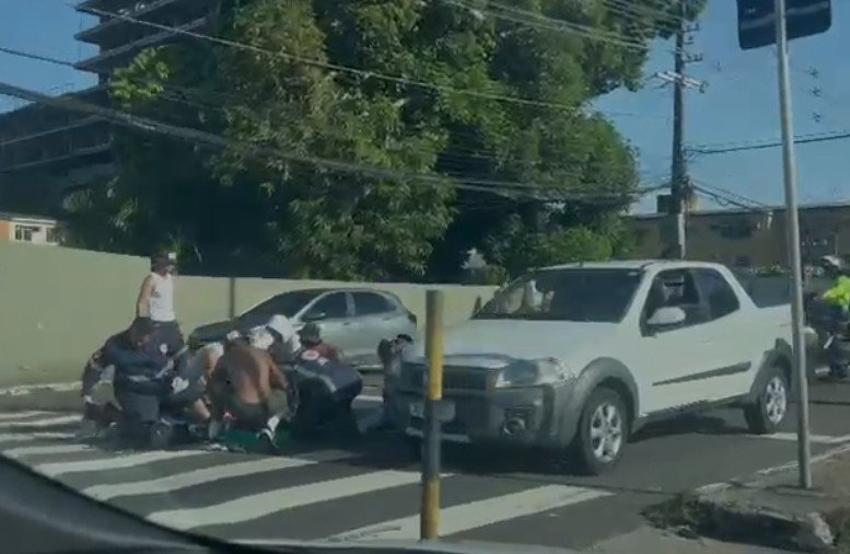 Caos no trânsito: dois acidentes com feridos travam avenidas de Manaus