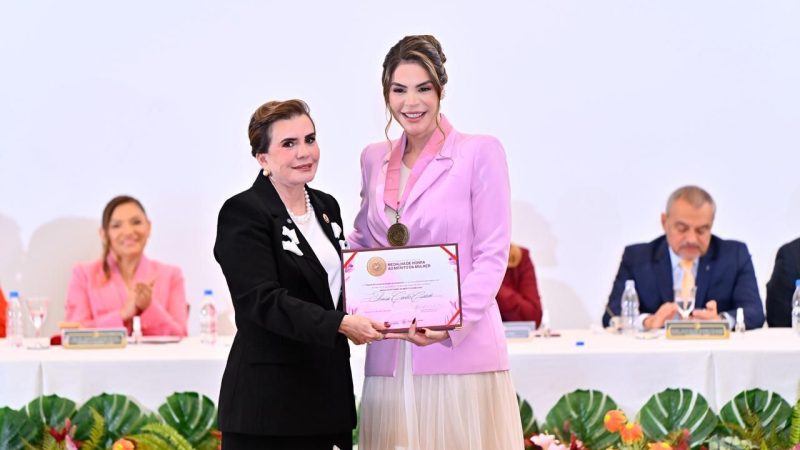 Primeira-dama Thaisa Cidade recebe honraria do TCE-AM em reconhecimento à atuação em favor das mulheres