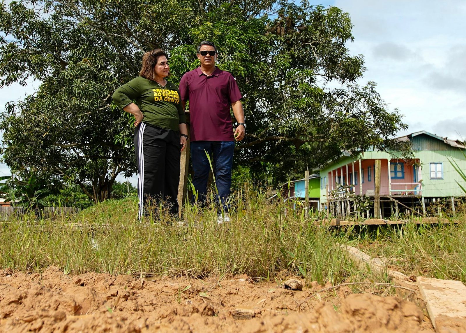 Mudar é urgente: pré-candidata ao governo, Professora Maria do Carmo chega a Envira; ‘população está vivendo na lama