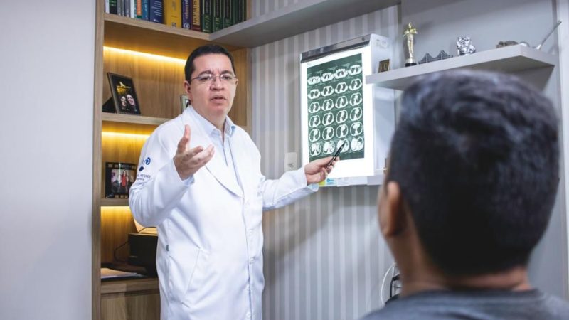 Abril Lilás: Urologista alerta homens da região Norte sobre a prevenção do câncer de testículo