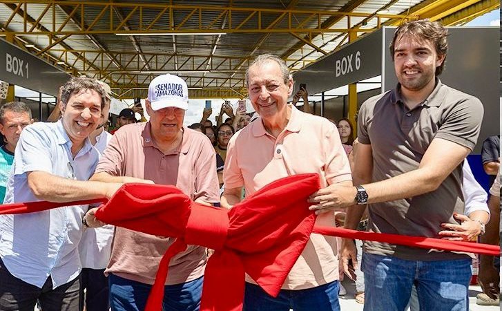 Omar Aziz participa de entrega de novos terminais pesqueiros em Itacoatiara ao lado de Eduardo Braga, prefeito Mário Abrahim e lideranças