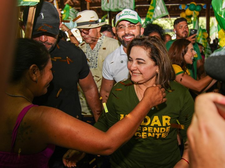 Tropa da Professora’: Maria do Carmo e comitiva arrastam multidão em Itacoatiara