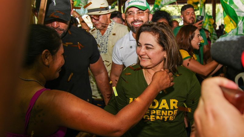 Tropa da Professora’: Maria do Carmo e comitiva arrastam multidão em Itacoatiara