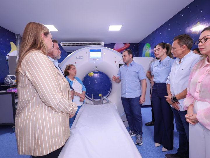 Ampliando o atendimento infantil, governador interino Roberto Cidade inaugura tomógrafo no HPSC da Zona Oeste
