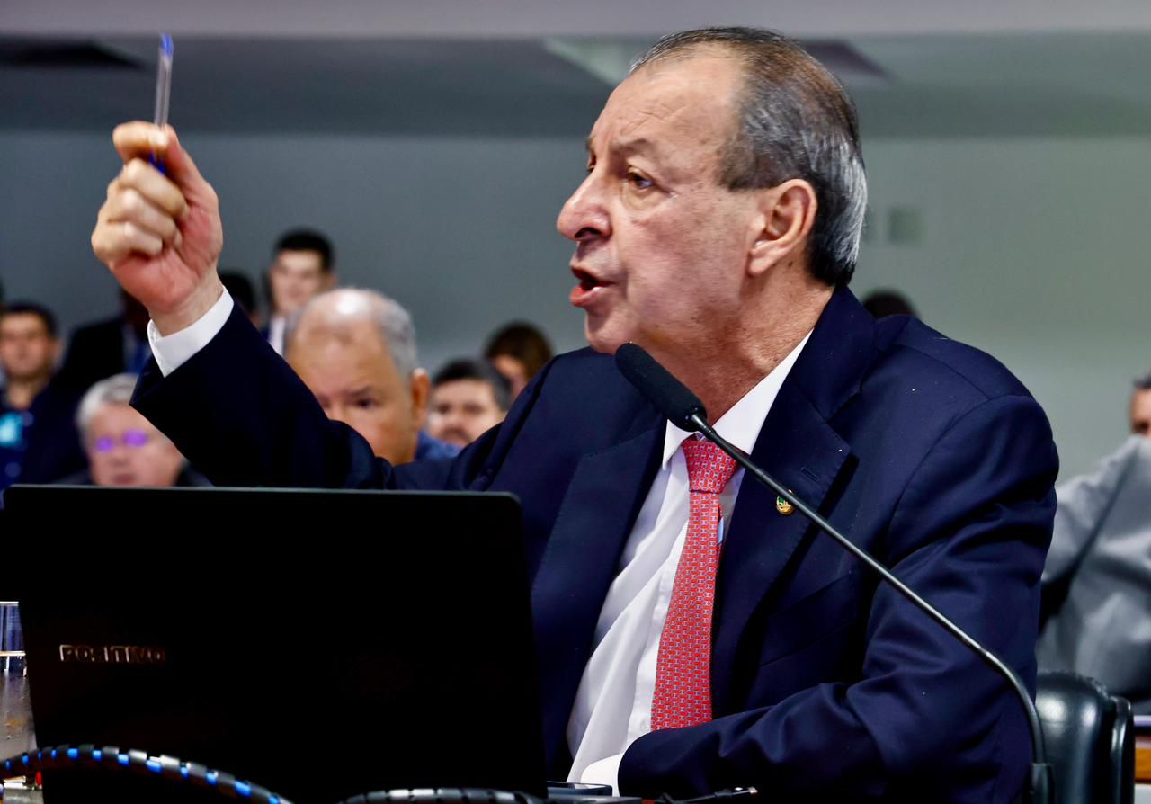 Omar Aziz apela ao Conselho Nacional de Justiça para que faça correição em Vara que suspendeu licitação da BR-319