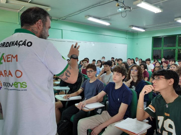 UEA abre 132 vagas remanescentes para o curso pré-vestibular AprovENS 2026