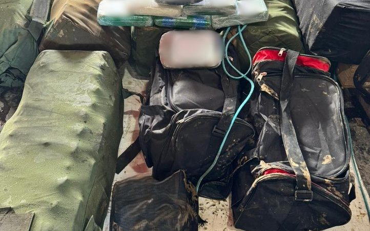 PF apreende quase 300 kg de drogas em embarcação no Amazonas