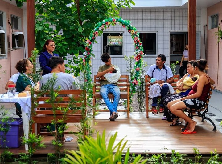 Na maternidade Azilda Marreiro, banho de sol de bebês também é momento de acolhimento às mães, no pós-parto