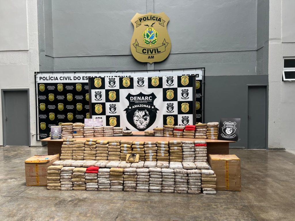 Após denúncia via 197, PC-AM apreende 328 quilos de maconha tipo skunk avaliados em R$ 6,5 milhões em Manaus