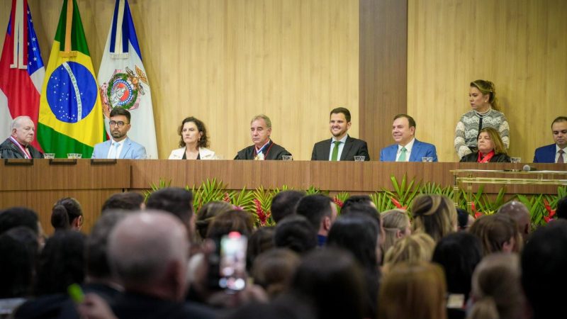 Prefeito Renato Junior prestigia posse de novos juízes do TJ-AM e destaca fortalecimento institucional entre município e Judiciário