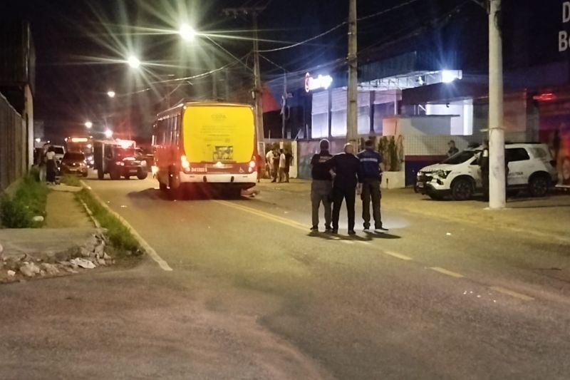 Mulher morre e homem fica gravemente ferido em acidente de trânsito em Manaus