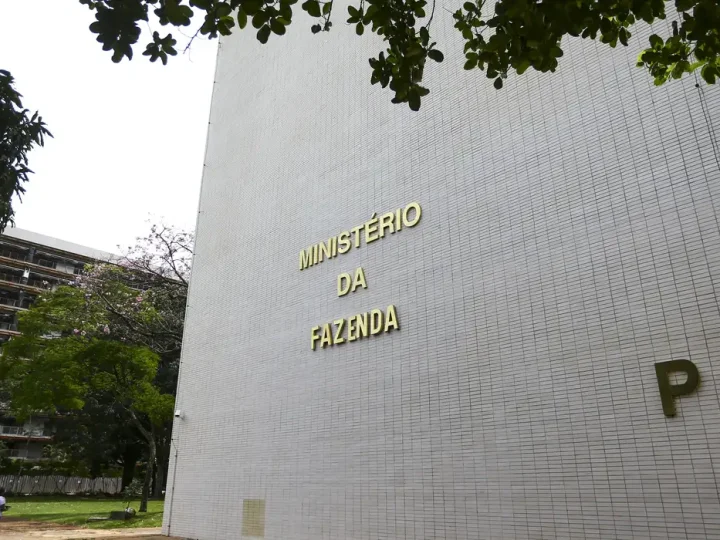 Reforma tributária: governo regulamenta cobrança da CBS e do IBS