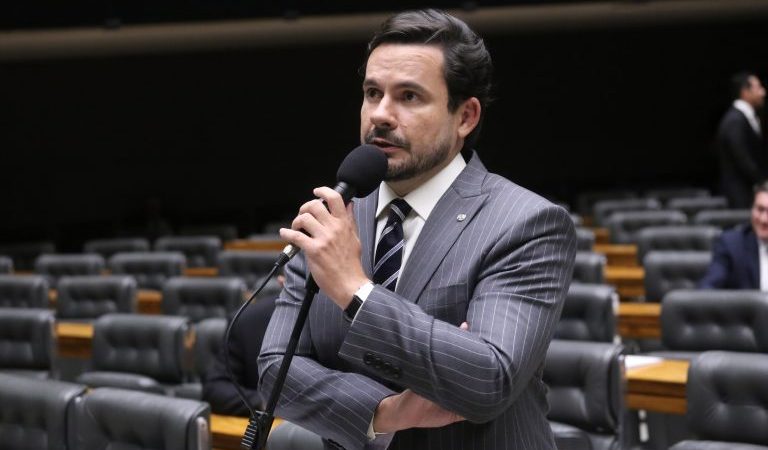 Comissão discute desafios do setor de telecomunicações