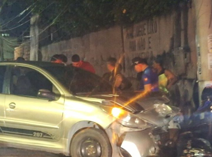 Motociclista tem perna quebrada ao colidir com carro em acidente em Manaus