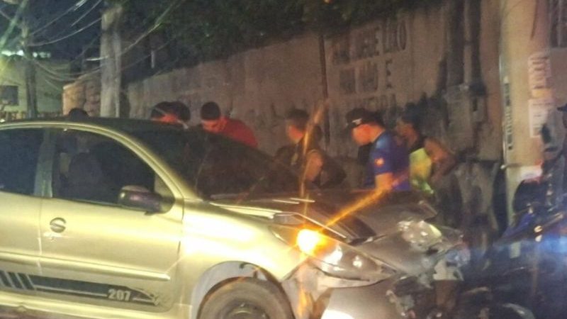 Motociclista tem perna quebrada ao colidir com carro em acidente em Manaus