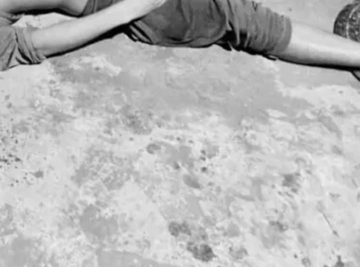 Moradores ouvem barulho de tiros à noite e encontram jovem morto pela manhã