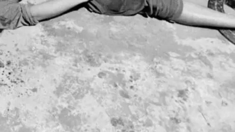 Moradores ouvem barulho de tiros à noite e encontram jovem morto pela manhã