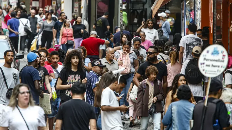 População no Brasil cresce em ritmo menor e está envelhecendo