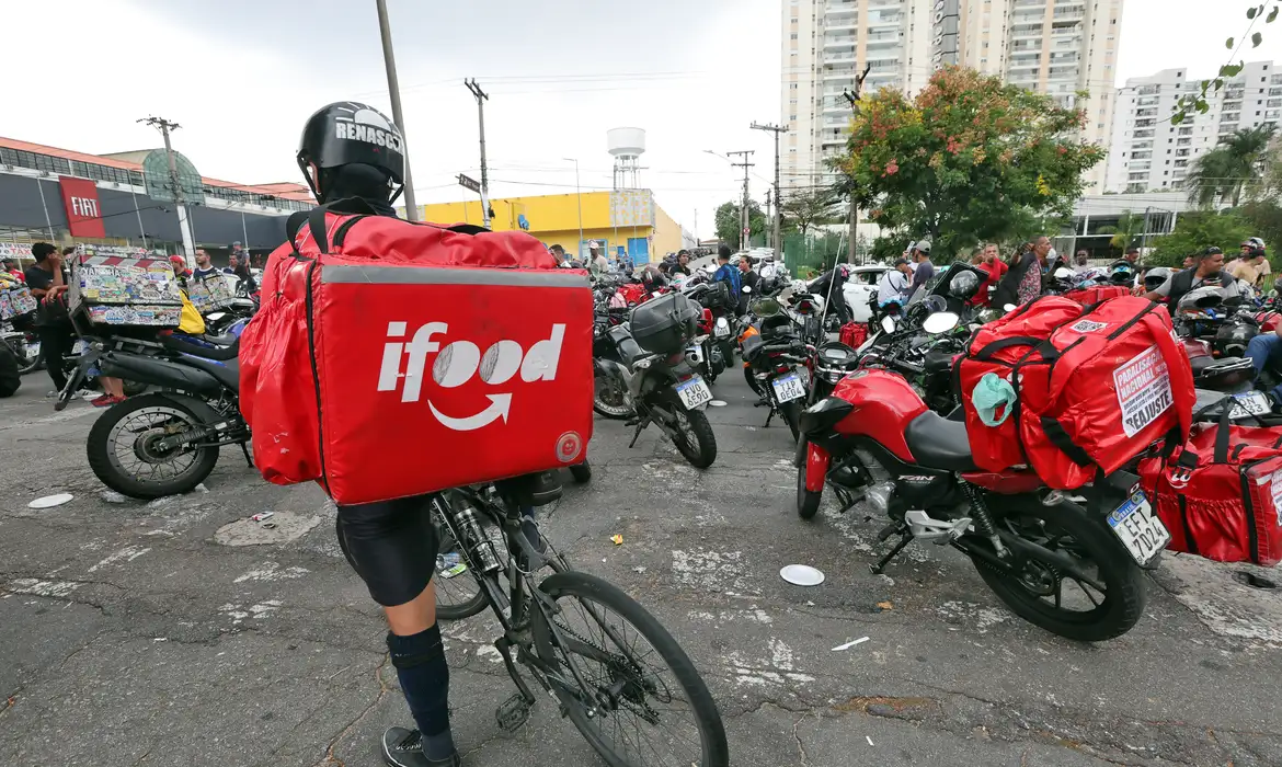 Lula defende previdência social para profissionais de aplicativos