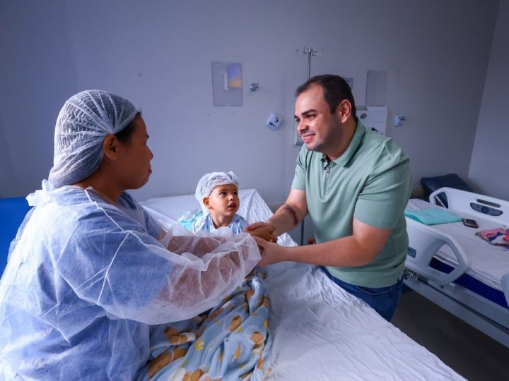 Governador Roberto Cidade acompanha início do 100º implante coclear realizado pelo Governo do Amazonas