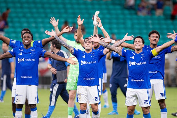 Cruzeiro vira sobre o Bahia na Fonte Nova, embala no Brasileirão e se afasta do Z-4