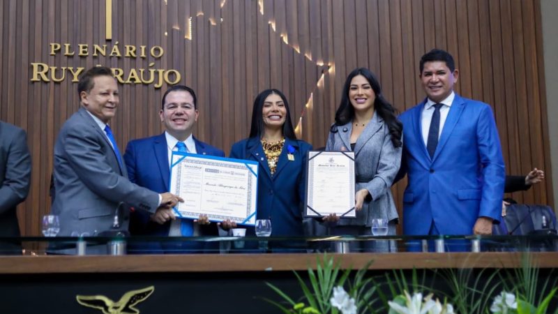 Marciele Albuquerque é homenageada com a Medalha Ruy Araújo e o Título de Cidadã do Amazonas