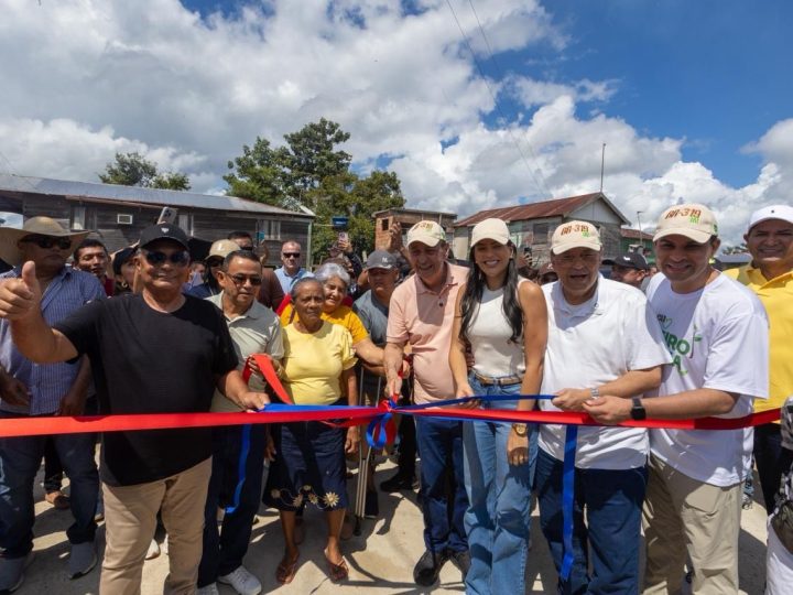 No Careiro da Várzea, deputada Mayra Dias participa da inauguração da estrada do Cambixe