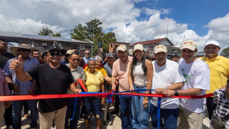 No Careiro da Várzea, deputada Mayra Dias participa da inauguração da estrada do Cambixe