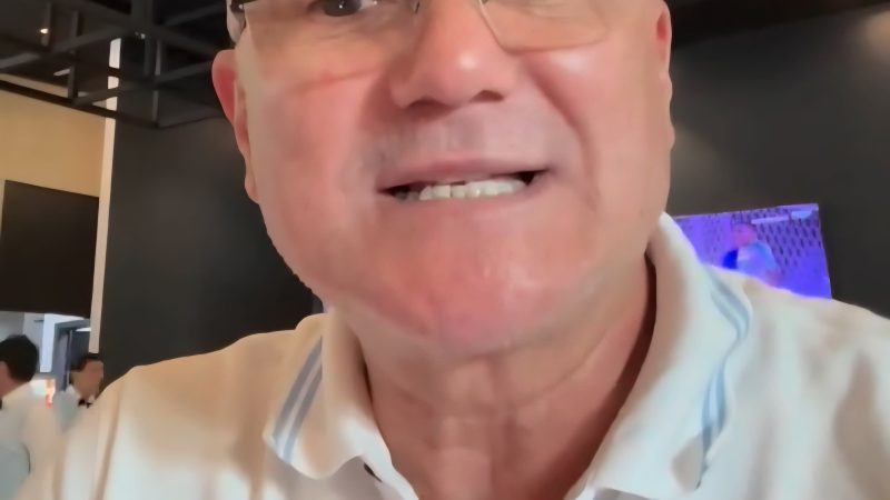 Coronel Menezes reage à decisão de Moraes sobre Lei da Dosimetria: “Pra que temos o Congresso Nacional?”*  O pré-candidato a deputado federal Coronel Menezes reagiu à decisão do ministro do Supremo Tribunal Federal (STF), Alexandre de Moraes, que suspendeu a aplicação da chamada Lei da Dosimetria, aprovada pelo Congresso Nacional e promulgada pelo presidente do Senado, Davi Alcolumbre.  Em publicação nas redes sociais, Menezes criticou a medida e questionou o papel do Poder Legislativo diante das decisões da Suprema Corte.  “Pra que temos o Congresso Nacional?”, questionou ao afirmar que é o Parlamento quem possui a função de legislar no país. “A missão do STF é exatamente cumprir a legislação, e o legislador é o Congresso Nacional”, declarou.  O aliado do ex-presidente Jair Bolsonaro também ironizou a situação. “Então fecha e deixa o STF legislar”, afirmou.  A Lei da Dosimetria entrou em vigor após o Congresso derrubar o veto integral do presidente Lula (PT). A norma prevê revisão e possível redução de penas aplicadas a condenados pelos atos de 8 de Janeiro.  No entanto, um dia após a promulgação da medida, Alexandre de Moraes determinou a suspensão da aplicação da lei até que o STF julgue ações diretas de inconstitucionalidade apresentadas por partidos políticos.  Na decisão, Moraes alegou “segurança jurídica” e afirmou que a validade da norma ainda precisa ser analisada pelo plenário da Corte.