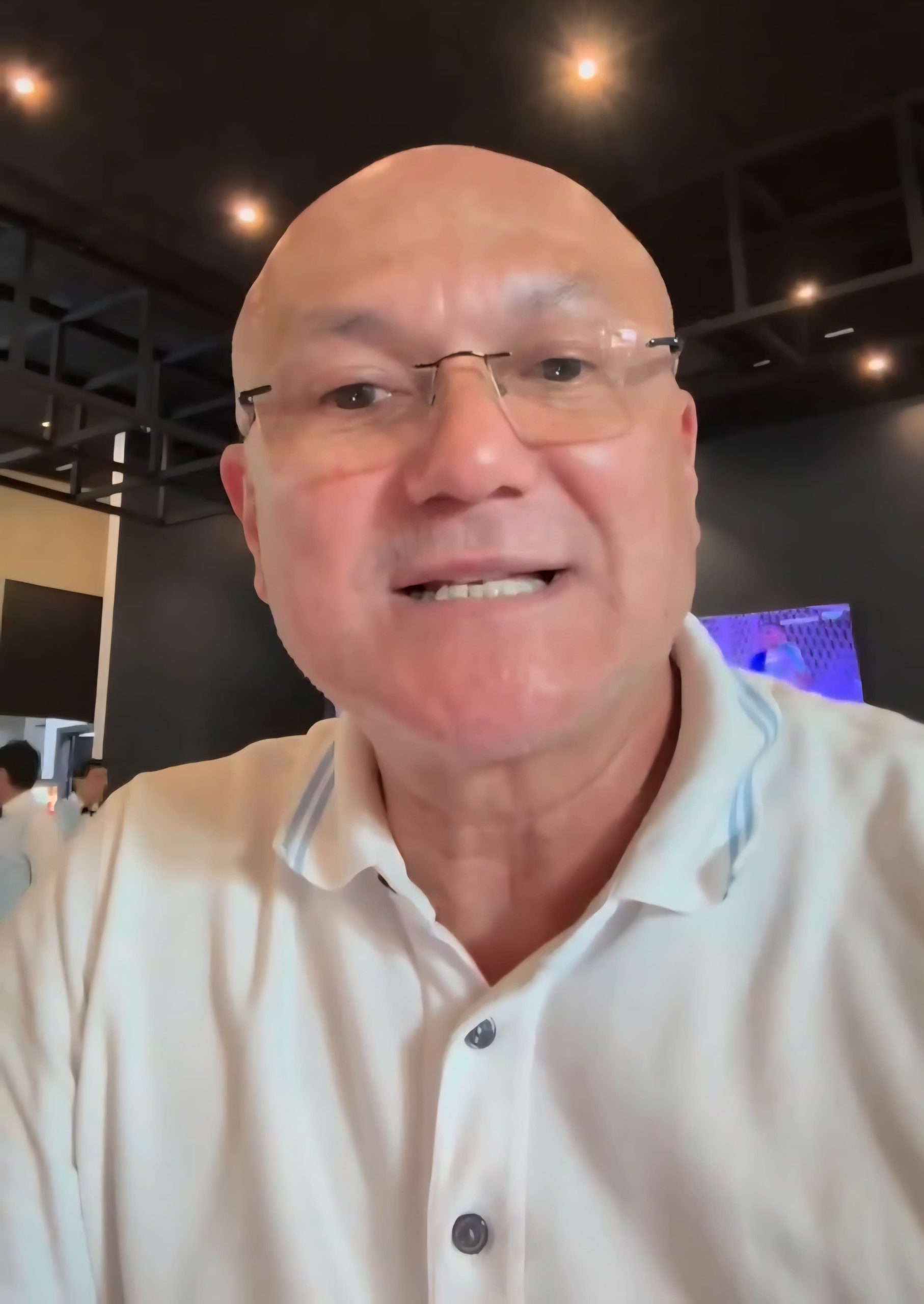 Coronel Menezes reage à decisão de Moraes sobre Lei da Dosimetria: “Pra que temos o Congresso Nacional?”*  O pré-candidato a deputado federal Coronel Menezes reagiu à decisão do ministro do Supremo Tribunal Federal (STF), Alexandre de Moraes, que suspendeu a aplicação da chamada Lei da Dosimetria, aprovada pelo Congresso Nacional e promulgada pelo presidente do Senado, Davi Alcolumbre.  Em publicação nas redes sociais, Menezes criticou a medida e questionou o papel do Poder Legislativo diante das decisões da Suprema Corte.  “Pra que temos o Congresso Nacional?”, questionou ao afirmar que é o Parlamento quem possui a função de legislar no país. “A missão do STF é exatamente cumprir a legislação, e o legislador é o Congresso Nacional”, declarou.  O aliado do ex-presidente Jair Bolsonaro também ironizou a situação. “Então fecha e deixa o STF legislar”, afirmou.  A Lei da Dosimetria entrou em vigor após o Congresso derrubar o veto integral do presidente Lula (PT). A norma prevê revisão e possível redução de penas aplicadas a condenados pelos atos de 8 de Janeiro.  No entanto, um dia após a promulgação da medida, Alexandre de Moraes determinou a suspensão da aplicação da lei até que o STF julgue ações diretas de inconstitucionalidade apresentadas por partidos políticos.  Na decisão, Moraes alegou “segurança jurídica” e afirmou que a validade da norma ainda precisa ser analisada pelo plenário da Corte.