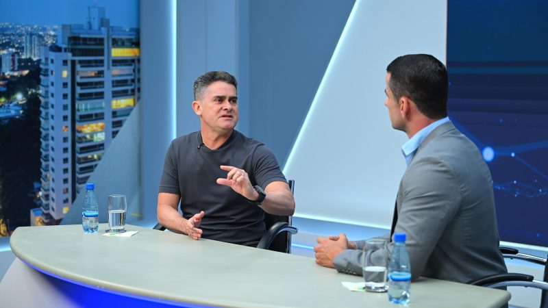David Almeida rebate pesquisas, critica “experimentos políticos” e diz que Amazonas precisa de gestão