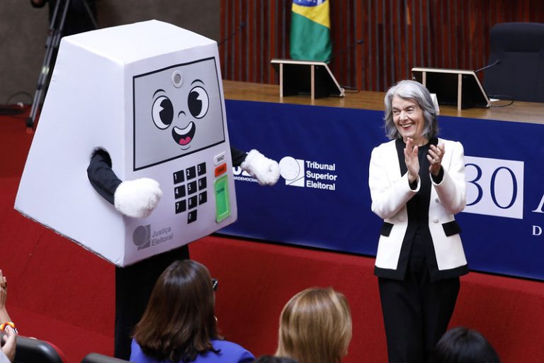 TSE lança ‘Pilili’, mascote oficial das urnas eletrônicas no Brasil