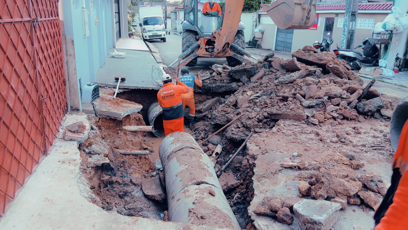 Prefeitura de Manaus intensifica recuperação de drenagem profunda no bairro Lírio do Vale e garante mais segurança à população