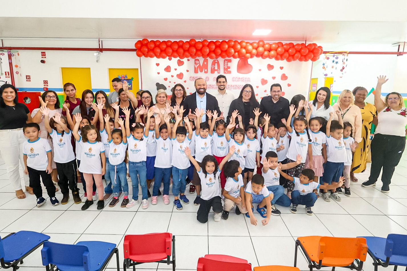Prefeitura inicia entrega de 390 mil fardamentos para educação infantil e 600 mesas de inox para fortalecer infraestrutura escolar