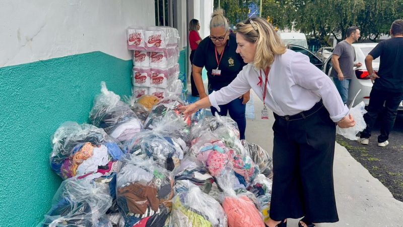 Comissão de Assistência Social da Aleam entrega doações a famílias atingidas por incêndio no São Jorge